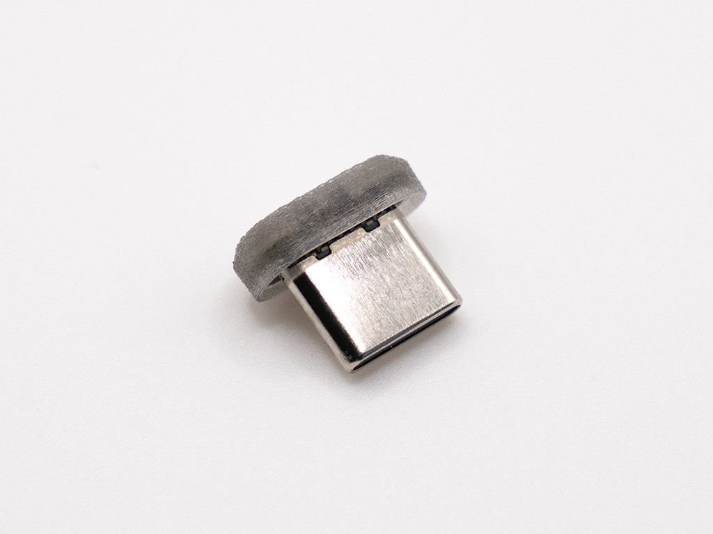 SidePulse Dot showing its USB-C plug